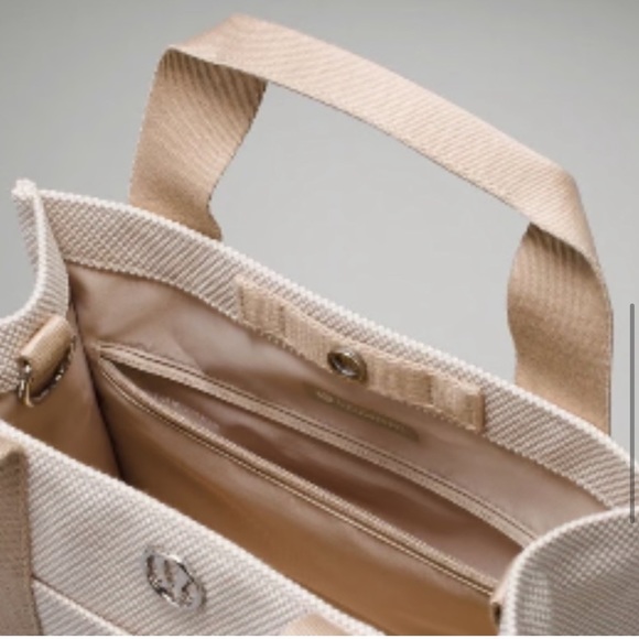 Lululemon Two Tone Canvas Tote Mini Bag 4.5L Mojave Tan/Light Ivory NWT - Picture 6 of 8